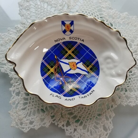 Nova Scotia Shell-Shaped Trinket Dish Flag and Tartan Sandland Vintage Rare Find - Picture 1 of 10
